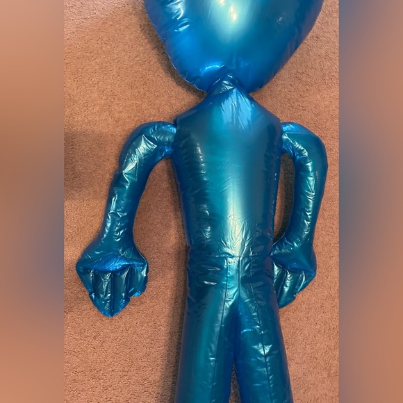4.5 Ft Metallic Blue Inflatable Alien Toy Figure Blow Up Prop - 4.5 feet - Picture 7 of 11
